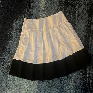 Banana republic nautical color skirt. Size 0. Excellent condition. Black & white